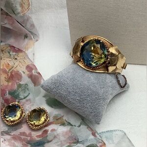 Sarah Coventry Versailles Gold and Green Art Glass Cuff And Clips  Set